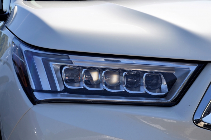 moto-AMIRAT-min_acura-headlamp-2834131