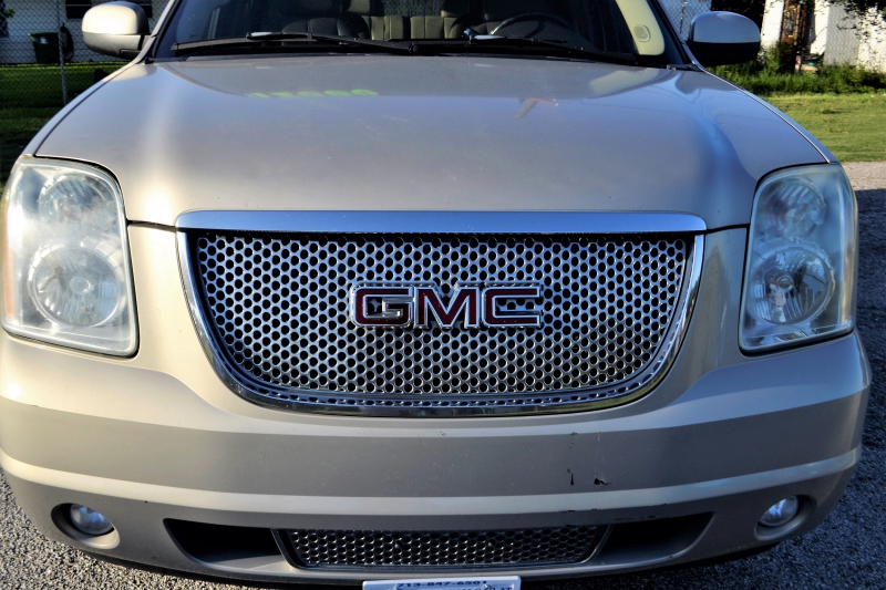 moto-AMIRAT-min_gmc-yukon-truck-grill-2828425